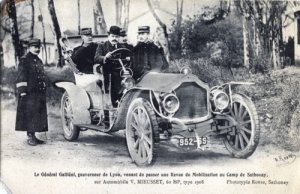 Le départ du général Galliéni après une revue à Sathonay